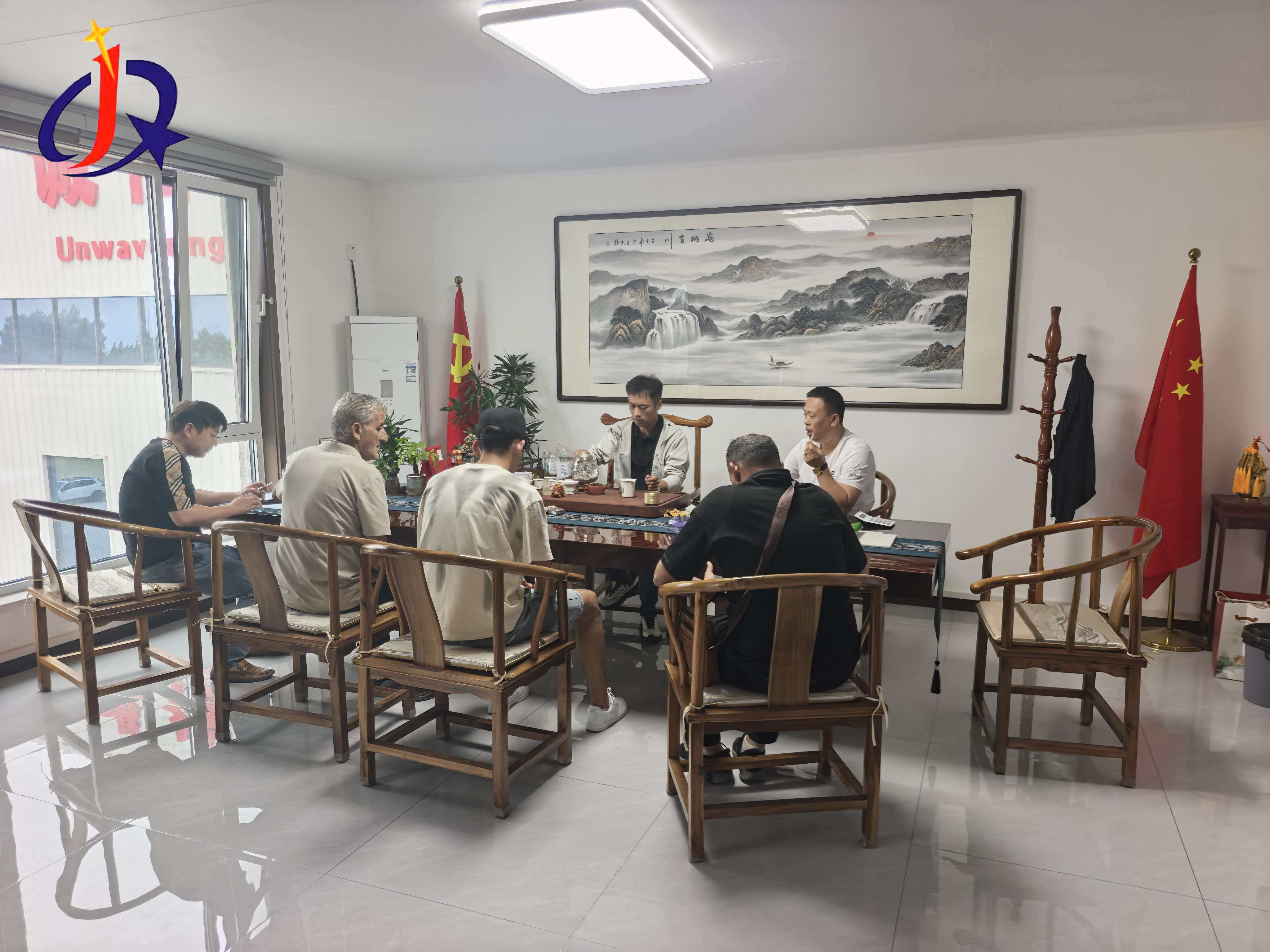 Belavkerên Amûrên Pêvajoya Zêrîn ên Kolombiyayê ji bo Hevkariya Bazara Amerîkaya Başûr Serdana Makîneya Jinqi dikin