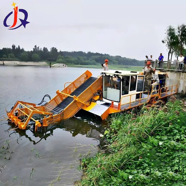 Hyacinth Û Duckweed Cutter Boat